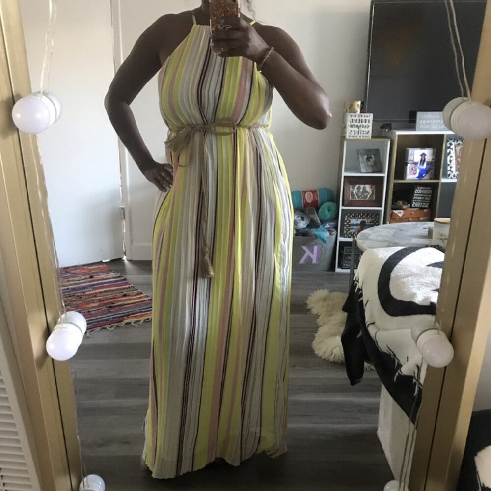 Nice summer/ spring accordion pleated dress w/ cute burlap belt